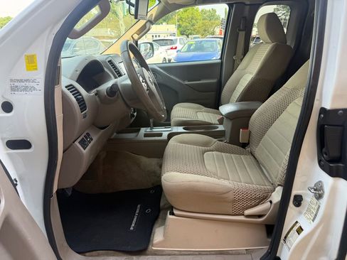 Used 2016 Nissan Frontier SV AWD/4WD image 23