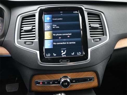Used 2022 Volvo XC90 T6 Momentum w/ Climate Package image 11