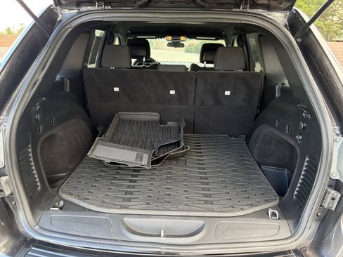 Used 2019 Jeep Grand Cherokee Laredo AWD/4WD image 30