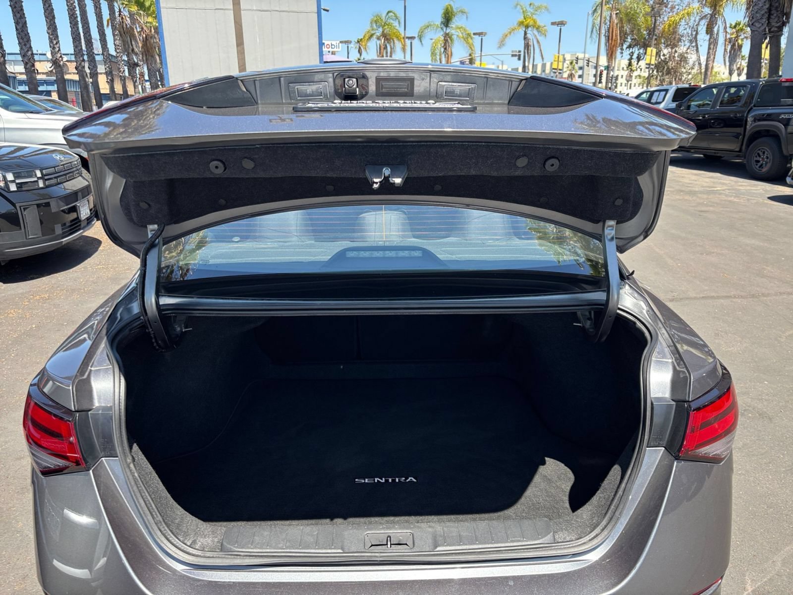 Used 2025 Nissan Sentra SV FWD image 28