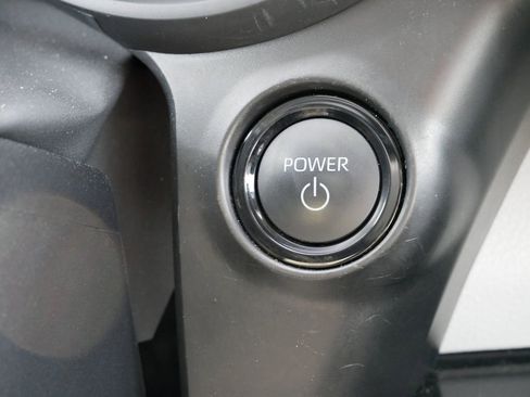 Used 2025 Toyota Sienna LE FWD image 36