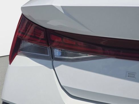 Used 2025 Hyundai Elantra SEL FWD image 30