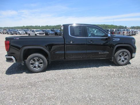 New 2026 GMC Sierra 1500 SLE AWD/4WD image 3