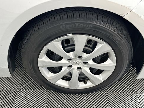 Used 2022 Toyota Corolla LE FWD image 11