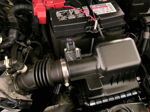 Used 2025 Nissan Versa SV image 30