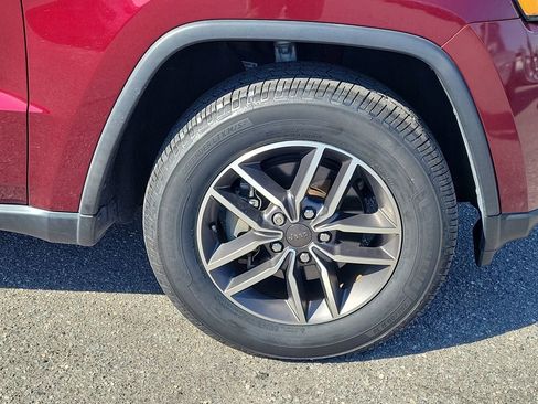 Used 2020 Jeep Grand Cherokee Laredo w/ 18" Wheel & 8.4" Radio Group AWD/4WD image 6
