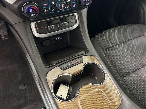 Used 2021 GMC Acadia SLE image 21