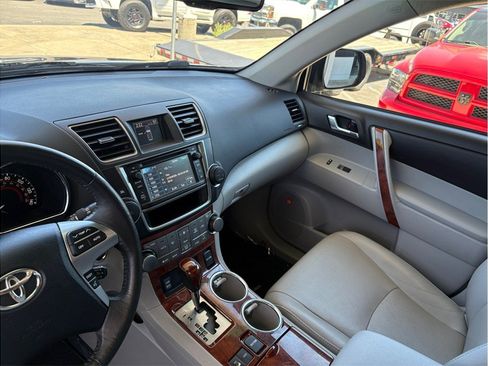 Used 2013 Toyota Highlander Limited AWD/4WD image 23