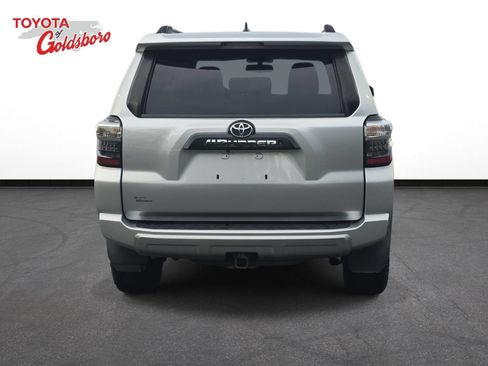 Used 2018 Toyota 4Runner TRD Off-Road Premium AWD/4WD image 6