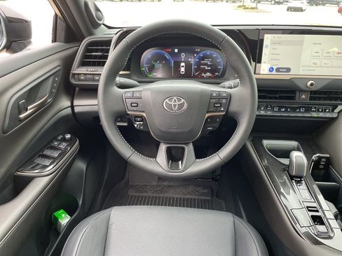 Used 2026 Toyota Crown Nightshade image 13