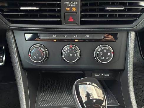 Used 2023 Volkswagen Jetta Sport image 19