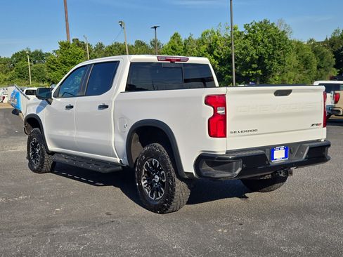 Used 2024 Chevrolet Silverado 1500 ZR2 w/ Technology Package AWD/4WD image 8