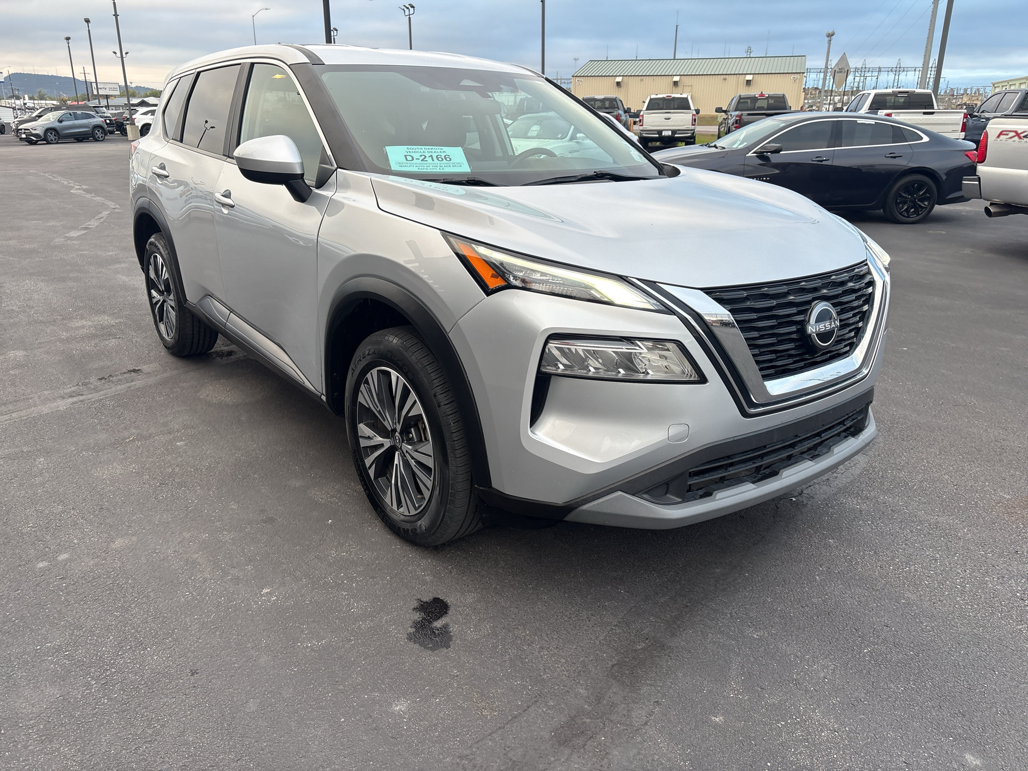 Used 2023 Nissan Rogue SV FWD image 4
