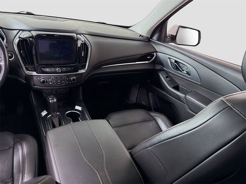 Used 2020 Chevrolet Traverse Premier image 18