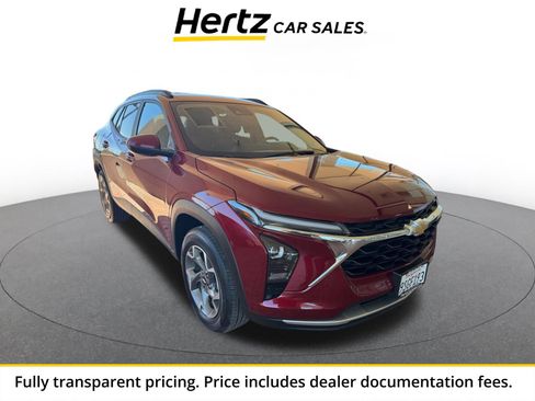 Used 2025 Chevrolet Trax LT FWD image 1