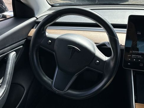 Used 2019 Tesla Model 3 image 17