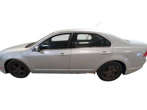 Used 2010 Ford Fusion SE FWD image 2