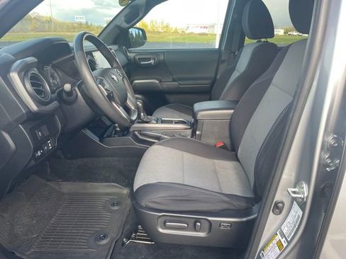 Used 2021 Toyota Tacoma TRD Off-Road image 9