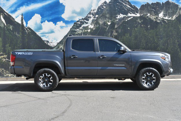 Certified 2017 Toyota Tacoma TRD Off-Road w/ Premium & Technology Package AWD/4WD image 2