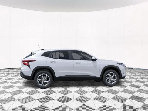New 2026 Chevrolet Trax LS w/ LS Convenience Package FWD image 11