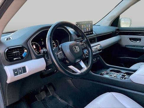Used 2025 Honda Pilot EX-L image 17