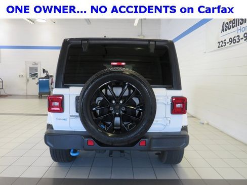 Used 2023 Jeep Wrangler Unlimited Sahara image 11