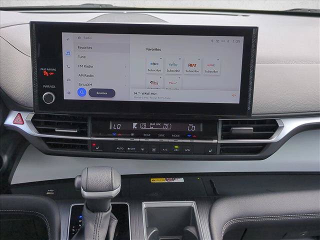 Used 2025 Toyota Sienna XLE FWD image 14
