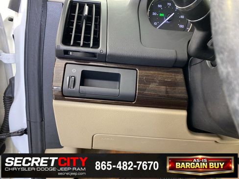 Used 2014 Land Rover LR2 image 13