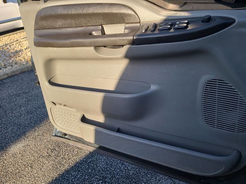 Used 2005 Ford F250 Lariat image 15