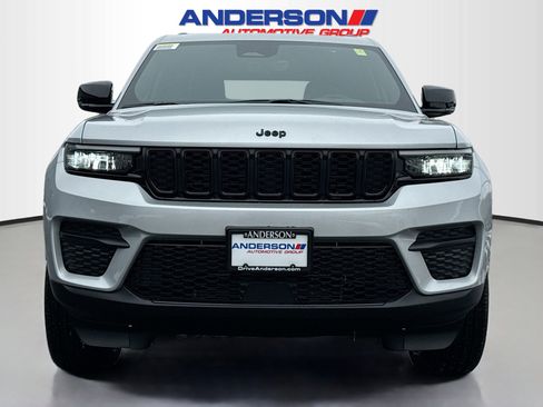 New 2025 Jeep Grand Cherokee Altitude image 14