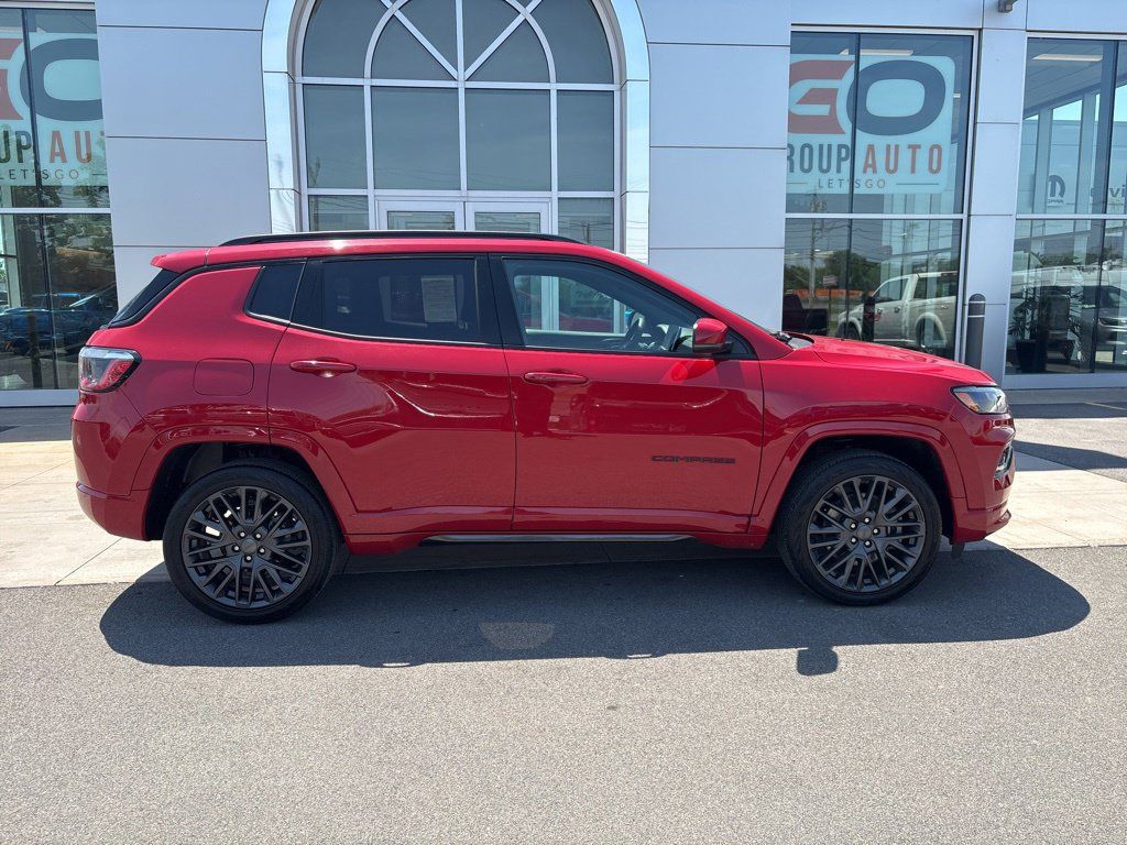 Used 2023 Jeep Compass Limited AWD/4WD image 12