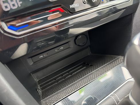 New 2025 Volkswagen Taos SE AWD/4WD image 19