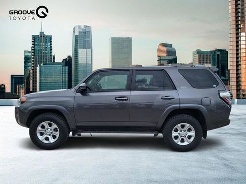 Used 2015 Toyota 4Runner SR5 AWD/4WD image 2