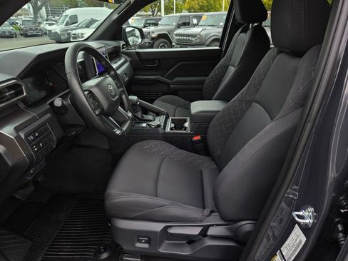 Used 2025 Toyota Tacoma SR5 AWD/4WD image 17