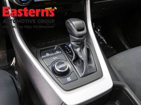 Used 2022 Toyota RAV4 LE AWD/4WD image 14