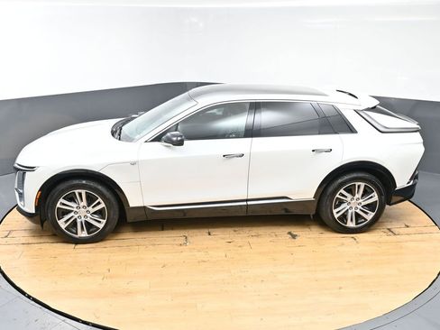 Used 2024 Cadillac Lyriq Tech RWD image 7