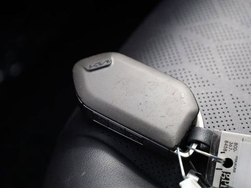 Certified 2025 Kia Carnival LXS image 30