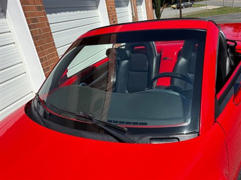 Used 2004 Chevrolet SSR w/ Preferred Equipment Group image 15