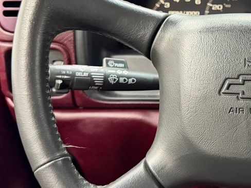 Used 1999 Chevrolet Suburban 4WD w/ Preferred Equipment Group 3 image 30