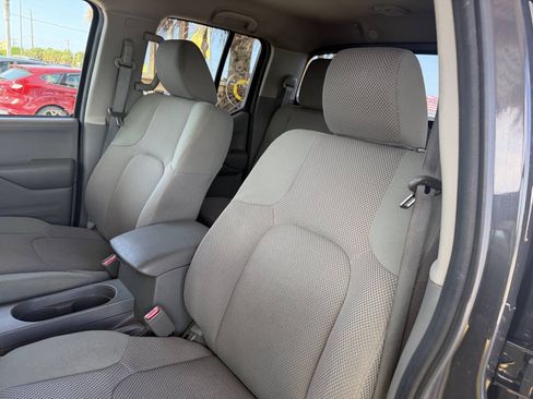 Used 2015 Nissan Frontier SV w/ SV Value Truck Package RWD image 11