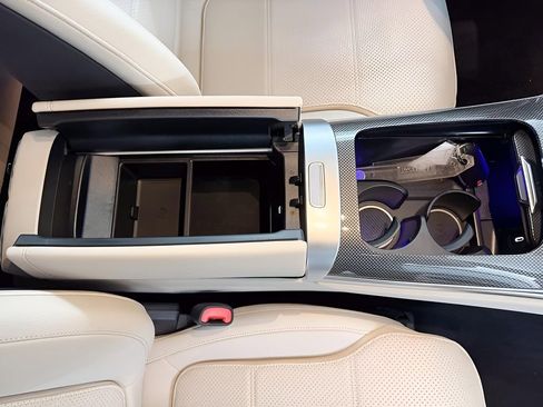 Used 2025 Mercedes-Benz GLC 300 image 25