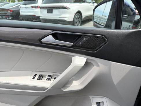 Used 2024 Volkswagen Tiguan SE w/ Panoramic Sunroof Package AWD/4WD image 14