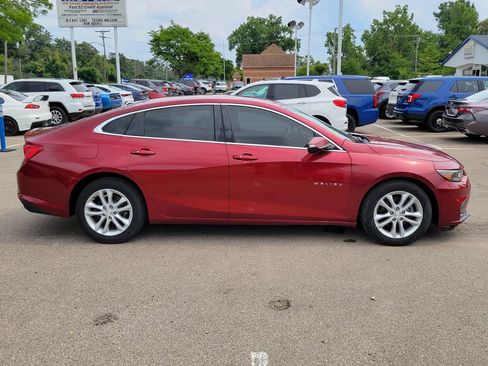Used 2018 Chevrolet Malibu LT FWD image 3