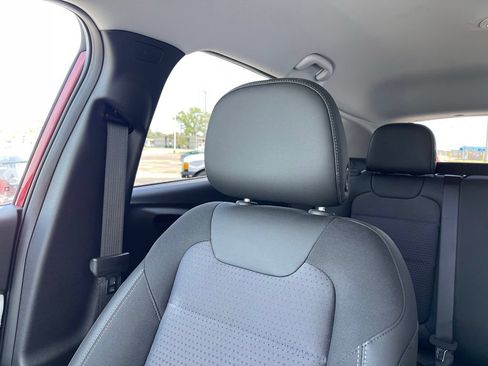 Used 2025 Chevrolet Trax LT FWD image 37