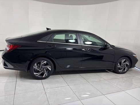 New 2026 Hyundai Elantra Limited FWD image 6
