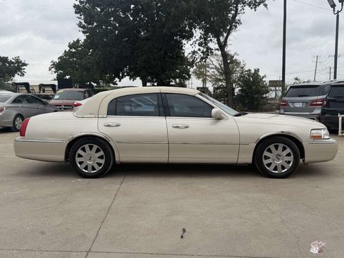 Used 2003 Lincoln Town Car Cartier RWD image 5