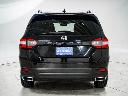 Certified 2024 Honda Pilot Sport image 6