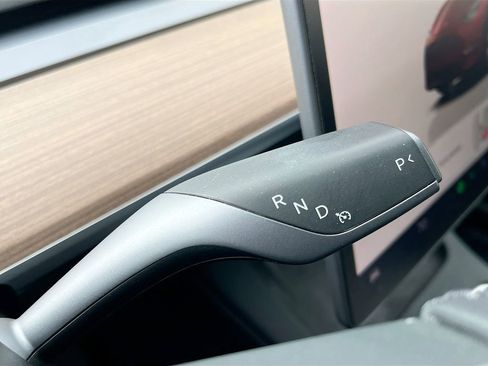 Used 2023 Tesla Model Y Long Range AWD/4WD image 17