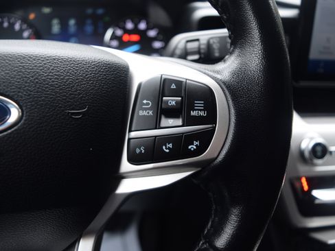 Used 2022 Ford Explorer XLT image 5