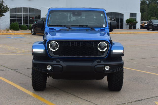 Used 2025 Jeep Gladiator Sport AWD/4WD image 2